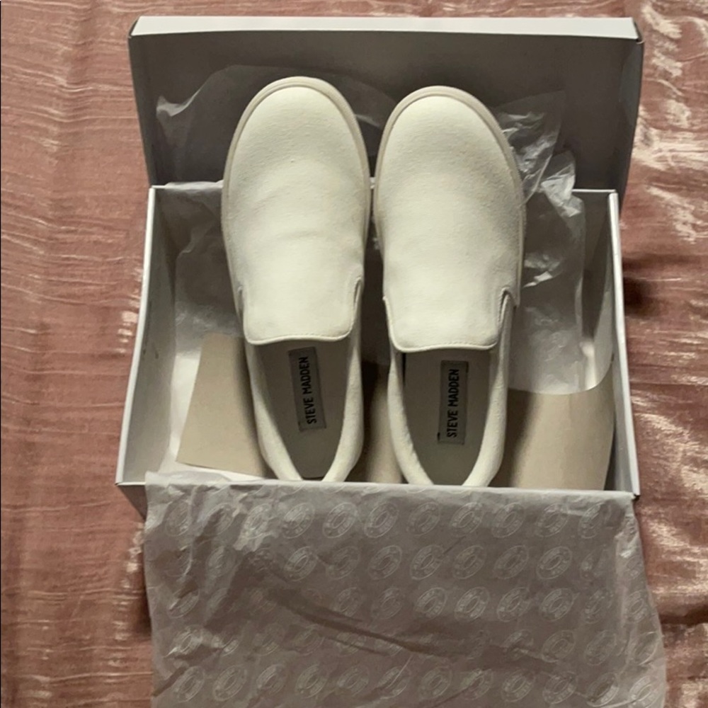 Steven Madden Gills Slip on shoes